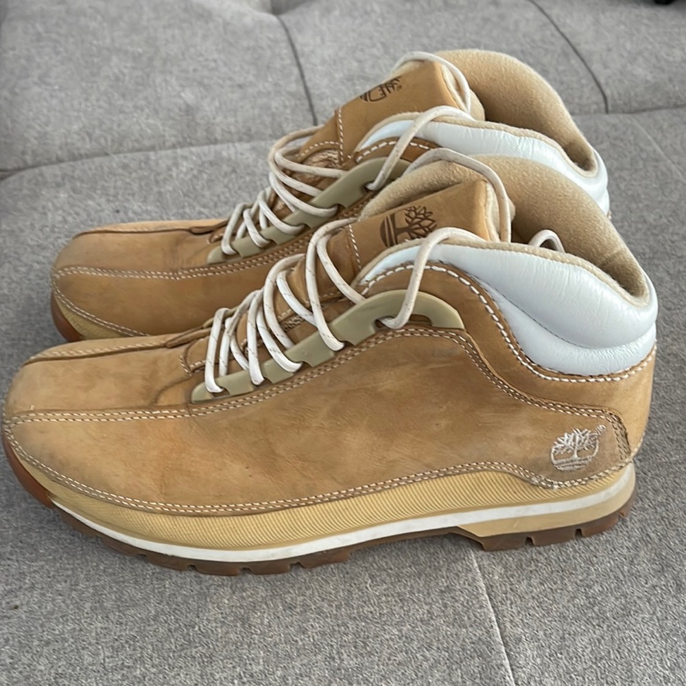 Women’s Timberland boots, tan, size 9, great condition
